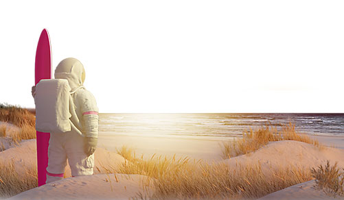 L'astronaute de vente-privee Kooroo face à la mer